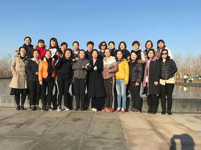 市公交公司開展‘三·八’健步行暨文藝表演活動，展現巾幗風采